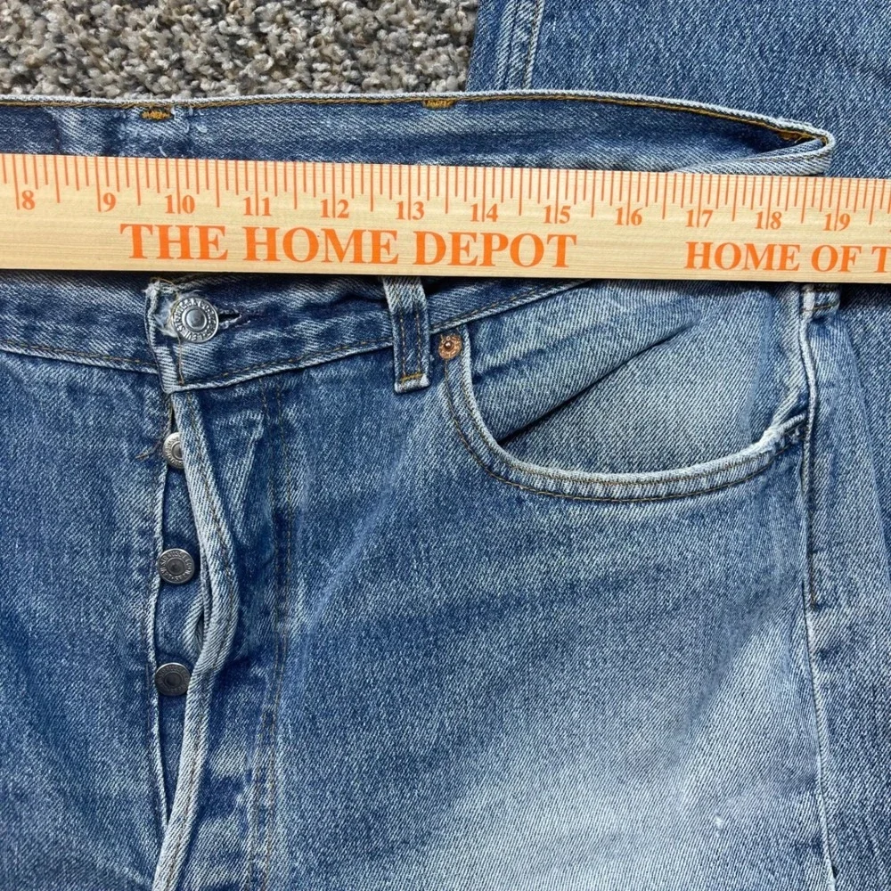 Vintage Levi's 501 Men's 36x28 Jeans USA Made Distressed Button Fly Light Wash - Picture 9 of 13